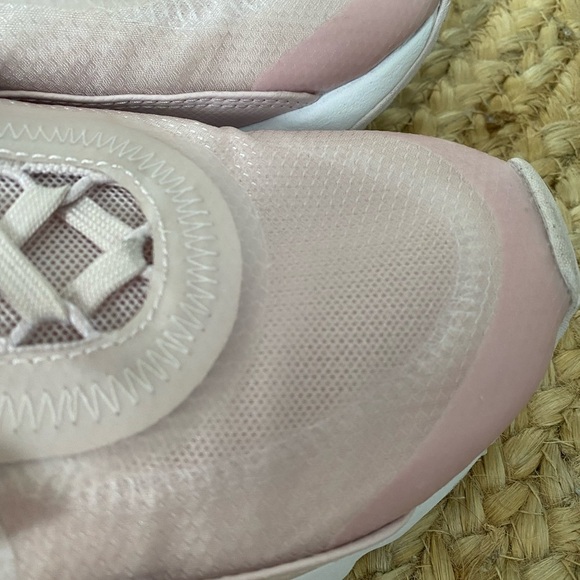 Nike Women’s Air Max 2090 Rose Color. Size 8.5 - Picture 6 of 9